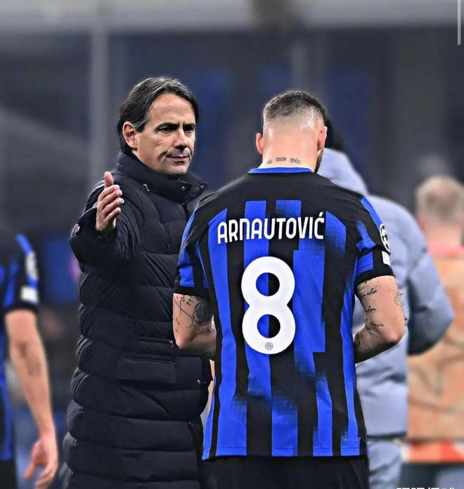 通过社交媒 通过社交媒